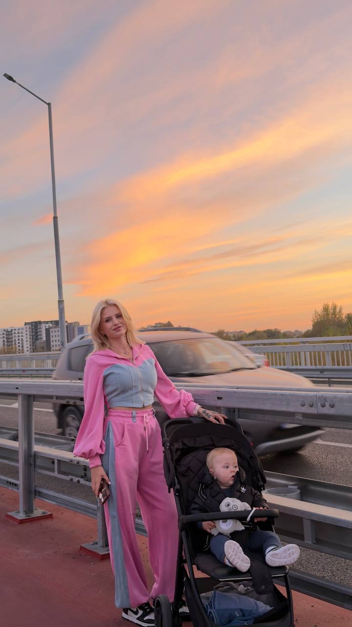 by.rusalkaaa на прогулянці з дитиною